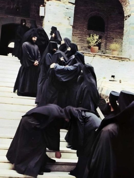 tha-se-kouvaliso-opos-enan-stavro